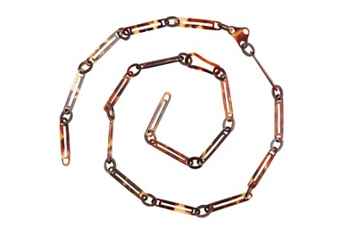 Lot 35 - λ A 19th CENTURY TORTOISESHELL NECKLACE