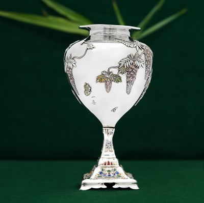 Lot 366 - A FINE JAPANESE SILVER AND ENAMEL PRESENTATION STEM VASE - OSHIMA / RIBBENTROP