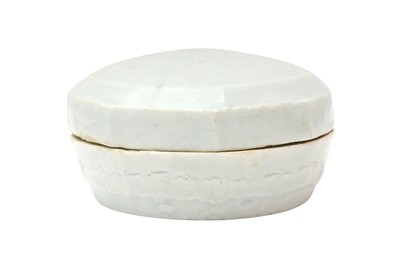 Lot 20 - A CHINESE QINGBAI BOX AND COVER