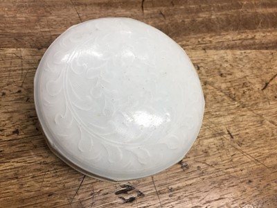 Lot 19 - A CHINESE QINGBAI BOX AND COVER