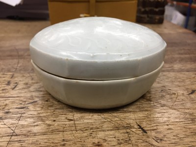 Lot 19 - A CHINESE QINGBAI BOX AND COVER