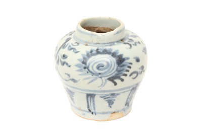 Lot 29 - A CHINESE BLUE AND WHITE 'LOTUS' JAR