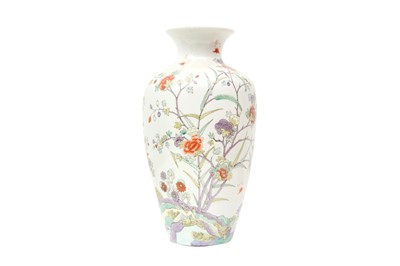 Lot 982 - A CHINESE FAMILLE-ROSE 'BIRDS AND FLOWERS' VASE