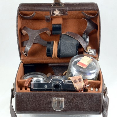 Lot 58 - A Zeiss Ikon Contaflex Flashmatic Outfit.