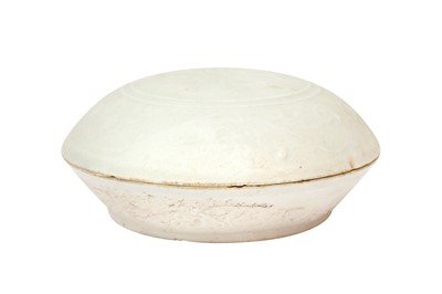 Lot 18 - A CHINESE QINGBAI 'LOTUS' BOX AND COVER