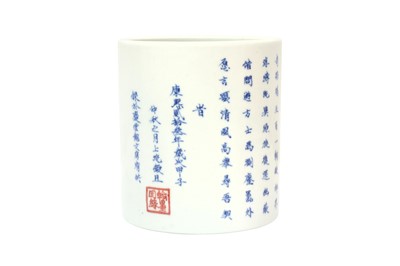 Lot 1389 - A CHINESE BLUE AND WHITE 'CALLIGRAPHY' BRUSH POT, BITONG