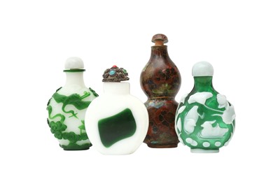 Lot 901 - FOUR CHINESE SNUFF BOTTLES