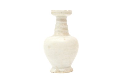 Lot 25 - A CHINESE WHITE-GLAZED SMALL VASE