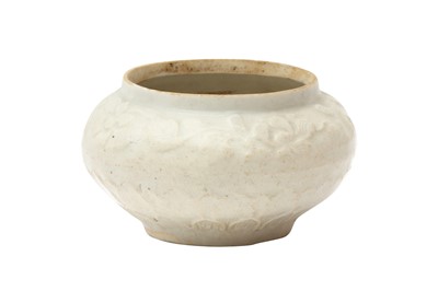 Lot 113 - A CHINESE WHITE-GLAZED 'LOTUS PETAL' SMALL JAR