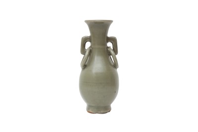 Lot 26 - A CHINESE LONGQUAN CELADON-GLAZED TWIN-HANDLED VASE