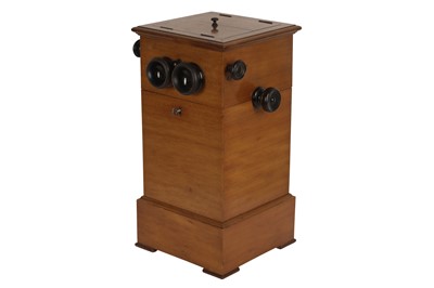 Lot 82 - An Unnamed Focusing Table Top Stereo Viewer for 50 Stereo Positives or Cards.