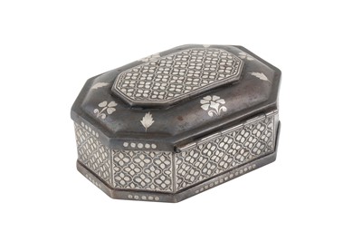 Lot 259 - A BIDRI-STYLE SILVER-INLAID (KOFTGARI) PANDAN BOX