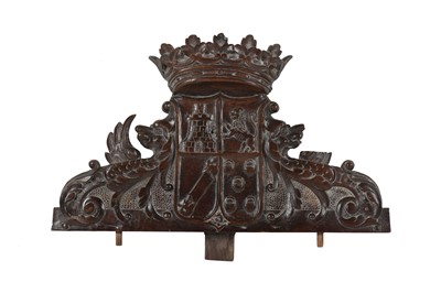 Lot 198 - CARVED MAHOGANY EUROPEAN HERALDIC FURNITURE MOUNT