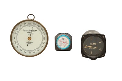 Lot 136 - A SHORT & MASON OF LONDON MARK 2 ANEROID BAROMETER