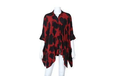 Lot 32 - Gucci Red Silk Print Oversized Shirt - Size 42