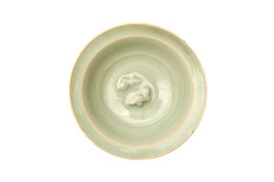 Lot 24 - A RARE CHINESE LONGQUAN CELADON 'TWIN FISH' DISH