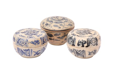 Lot 615 - THREE CHINESE BLUE AND WHITE BOXES AND COVERS