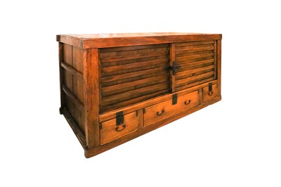 Lot 157 - A JAPANESE CYPRESS-WOOD FUTON TANSU