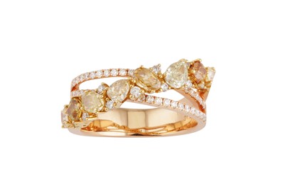 Lot 17 - A diamond crossover ring