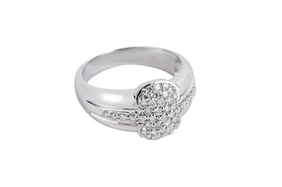 Lot 15 - A DIAMOND RING