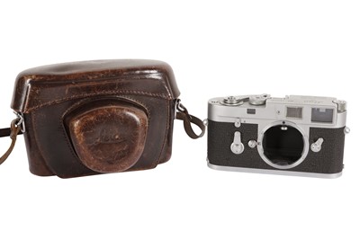 Lot 144 - A Leica M2 Rangefinder Camera Body
