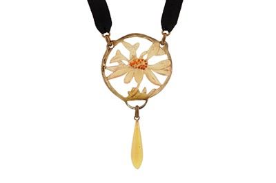 Lot 122 - Georges Pierre | An Art Nouveau horn pendant, early 20th century