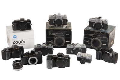 Lot 49 - A Group of Mixed Minolta SLRs