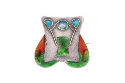 Lot 148 - AN ENAMEL BROOCH, CIRCA 1905 BY ARCHIBALD KNOX FOR LIBERTY & CO.