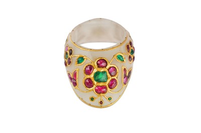 Lot 300 - A RUBY AND EMERALD KUNDAN-SET CARVED WHITE JADE MUGHAL THUMB RING