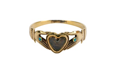 Lot 16 - A FEDE RING