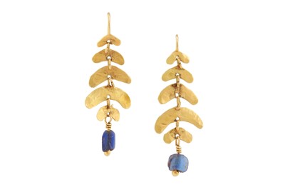 Lot 123 - A pair of pendent earrings