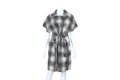 Lot 477 - Oscar De La Renta Monochrome Check Coat - Size XS