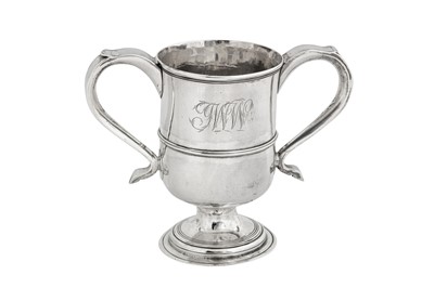 Lot 446 - A George III provincial sterling silver twin handled cup, Newcastle 1809 by Dorothy Langlands