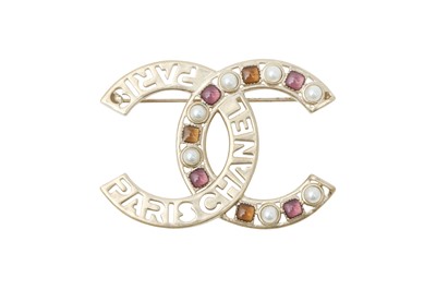 Lot 346 - Chanel Pearl CC Large Brooch