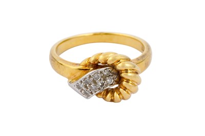 Lot 10 - A DIAMOND RING