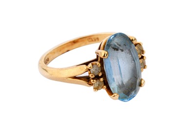 Lot 14 - A BLUE TOPAZ RING