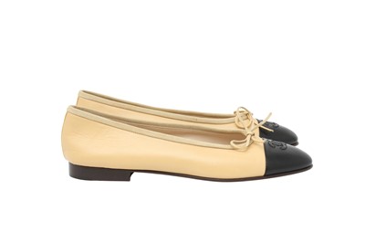 Lot 252 - Chanel Beige Bi Colour Ballet Flat - Size 38,5