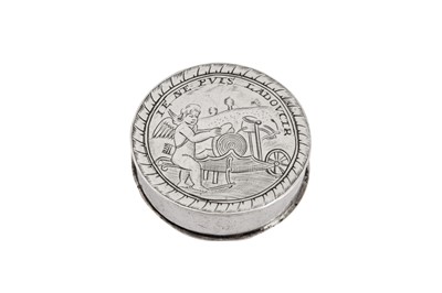Lot 46 - A Charles II late 17th century unmarked silver patch box, circa 1680