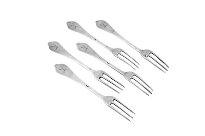 Lot 319 - Five Queen Anne Britannia standard silver table forks, London 1706 by Isaac Davenport