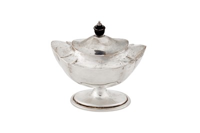 Lot 1183 - AN EDWARDIAN STERLING SILVER TEA CADDY, LONDON 1907 BY MAPPIN AND WEBB