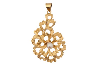 Lot 1030 - A CULTURED PEARL PENDANT