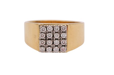 Lot 1015 - A DIAMOND RING