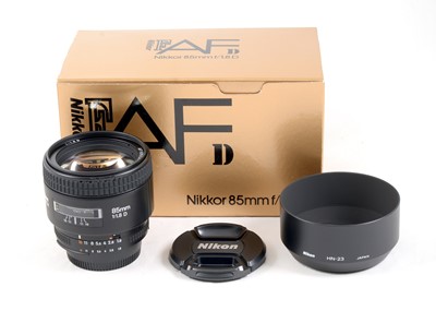 Lot 363 - FAST Nikkor 85mm f1.8 AF D Lens.