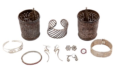 Lot 57 - A GROUP OF SILVER JEWELLERY
