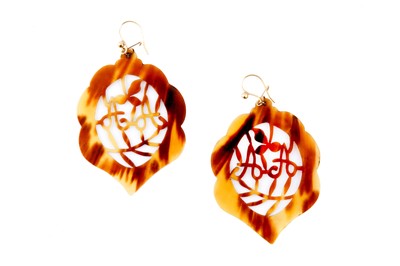 Lot 45 - A PAIR OF TORTOISESHELL EARRINGS