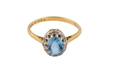 Lot 8 - A TOPAZ AND DIAMOND CLUSTER RING