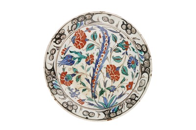 Lot 391 - AN IZNIK POTTERY DISH WITH FLORAL TRIUMPH