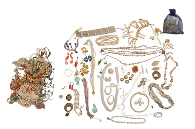 Lot 60 - A LARGE GROUP OF COSTUME JEWELLERY (Qty)