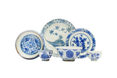Lot 38 - SIX CHINESE-INSPIRED BLUE AND WHITE POTTERY VESSELS