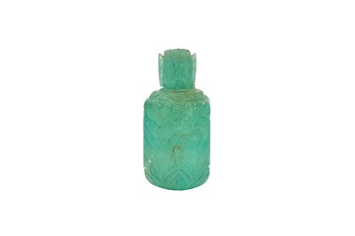Lot 87 - A CARVED MUGHAL EMERALD SCENT BOTTLE WITH STOPPER